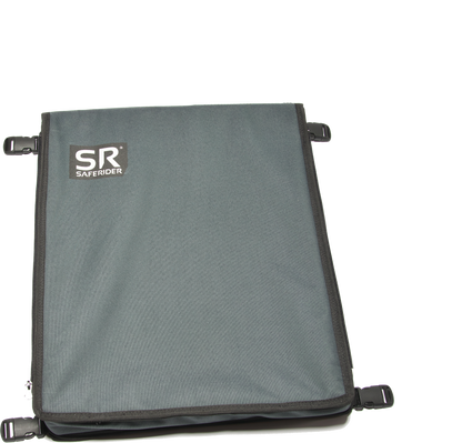 chützen Sie Ihren vierbeinigen Begleiter bei jeder Autofahrt! Der SAFERIDER Hundeprotektor ist das unverzichtbare Sicherheitssystem für Hundebesitzer, die Wert auf den Schutz ihres Tieres legen.

Warum SAFERIDER? Ob Familienhunde, Jagdhunde, Suchhunde oder Rassehunde – alle müssen oft ungeschützt lange Strecken im Auto zurücklegen. Herkömmliche Sicherheitssysteme schützen nur die Menschen im Fahrzeug, nicht aber Ihren Hund. Der SAFERIDER Hundeprotektor schließt diese gefährliche Lücke.
