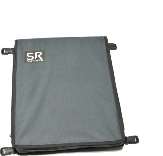 chützen Sie Ihren vierbeinigen Begleiter bei jeder Autofahrt! Der SAFERIDER Hundeprotektor ist das unverzichtbare Sicherheitssystem für Hundebesitzer, die Wert auf den Schutz ihres Tieres legen.

Warum SAFERIDER? Ob Familienhunde, Jagdhunde, Suchhunde oder Rassehunde – alle müssen oft ungeschützt lange Strecken im Auto zurücklegen. Herkömmliche Sicherheitssysteme schützen nur die Menschen im Fahrzeug, nicht aber Ihren Hund. Der SAFERIDER Hundeprotektor schließt diese gefährliche Lücke.